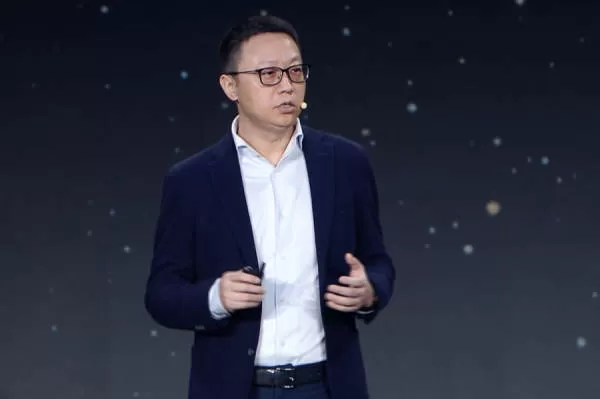 那个坐在马云身边的白衣少年，扛起了阿里云的未来