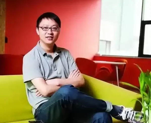 那个坐在马云身边的白衣少年，扛起了阿里云的未来