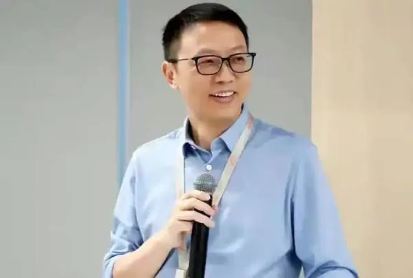 那个坐在马云身边的白衣少年，扛起了阿里云的未来